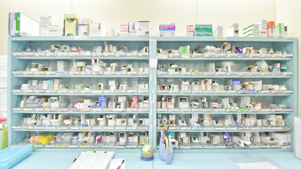 マリーン調剤薬局　東口店の薬棚