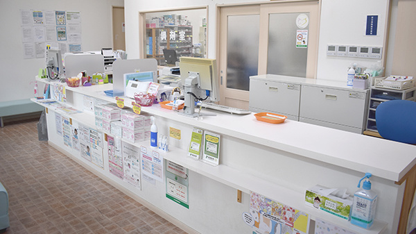 マリーン調剤薬局　東仙台店の受付/カウンター