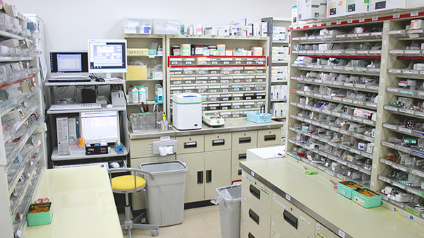 つばさ薬局若林店の調剤室
