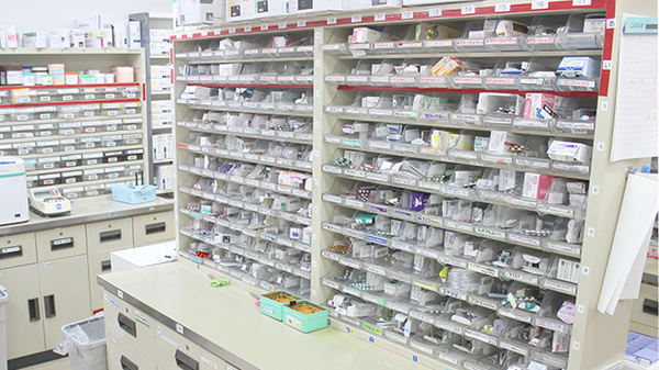 つばさ薬局若林店の薬棚