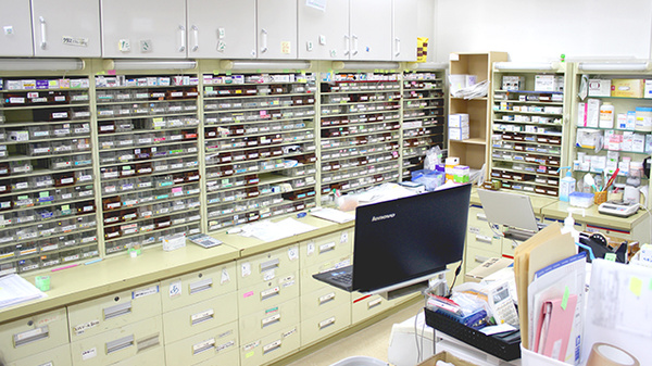 あたごばし調剤薬局の調剤室