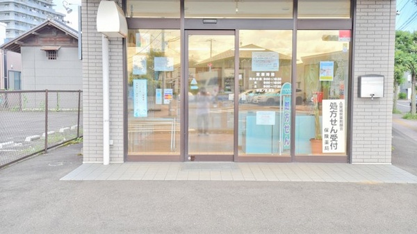 マリーン調剤薬局　富沢店の入口