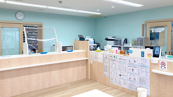 マリーン調剤薬局　南光台中央店の受付/カウンター
