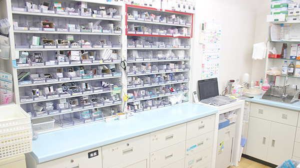 けやき薬局　泉黒松店の薬棚