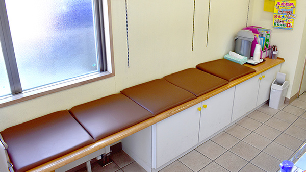 マリーン調剤薬局　桂島店の待合スペース