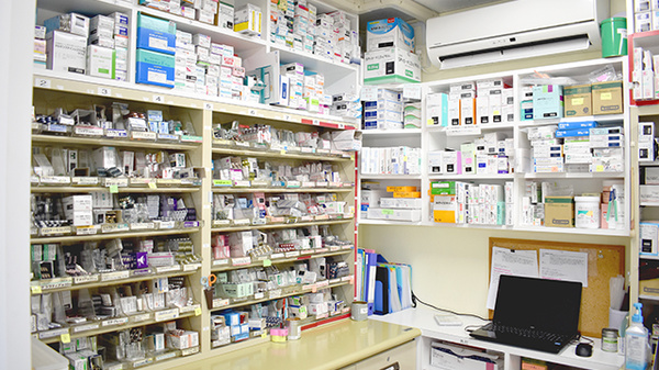 マリーン調剤薬局　桂島店の薬棚