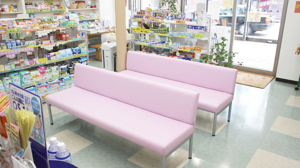 ホテヤ薬局本店の待合スペース