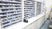 ホテヤ薬局本店の薬棚