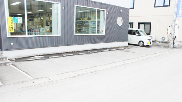 ホテヤ薬局観音堂店の駐車場