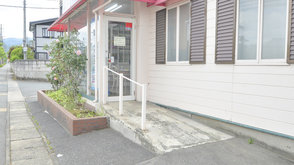 スマイル薬局桜田店の入口