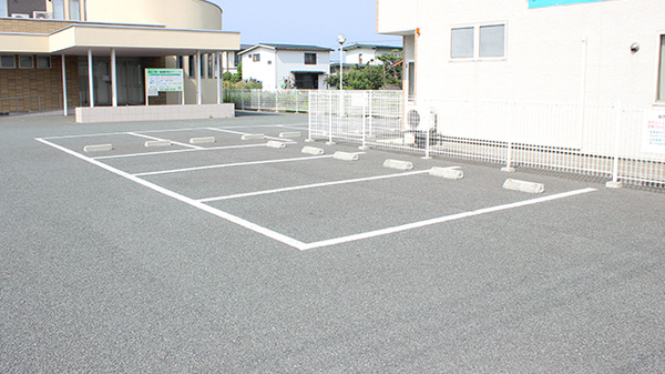 ホープ薬局嶋店の駐車場