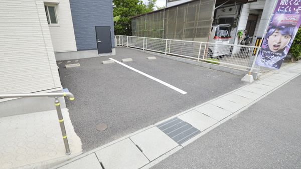 蔵王サン薬局の駐車場