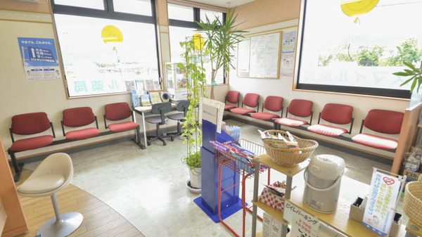 スマイル薬局天童東店の待合スペース