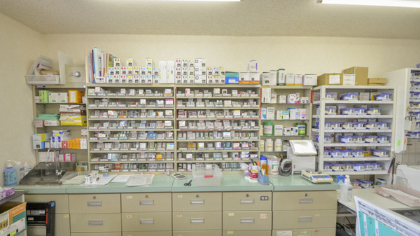 スマイル薬局天童東店の薬棚