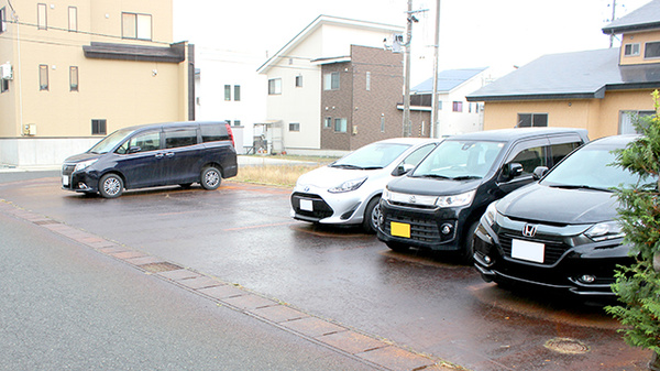 アップル薬局　美女木店の駐車場