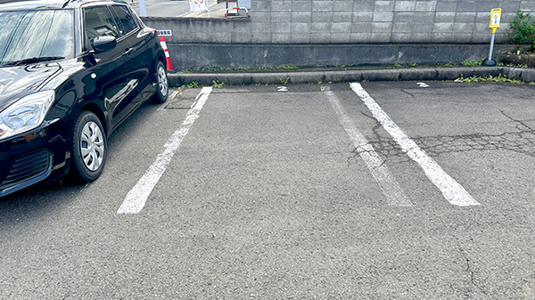 有限会社三益屋薬局の駐車場