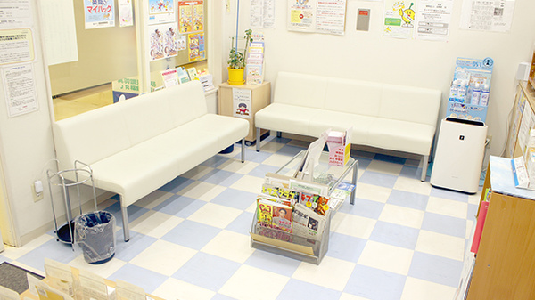 奥羽調剤薬局ＪＲ福島駅店の待合スペース