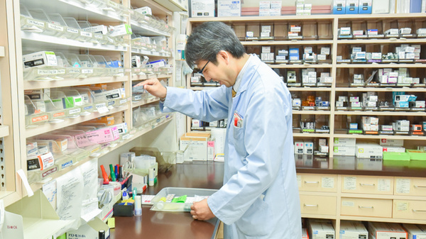 郡山調剤薬局中町店の作業風景