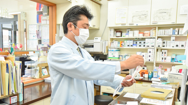 郡山調剤薬局虎丸店の作業風景