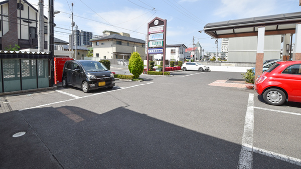 郡山調剤薬局虎丸店の駐車場