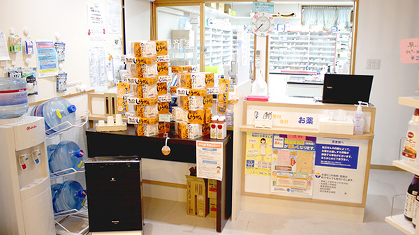 すず薬局　かおりやま店の受付/カウンター