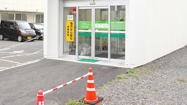 山口薬局本町店の入口