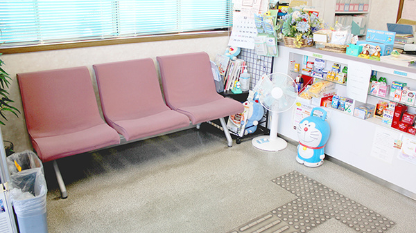たけうち調剤薬局駅前店の待合スペース