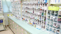 自由ヶ丘調剤薬局の薬棚