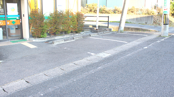 自由ヶ丘調剤薬局の駐車場
