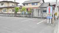 保原薬局油井店の駐車場