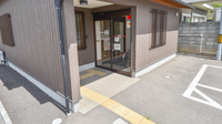 保原薬局国見店の入口