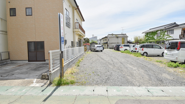保原薬局国見店の駐車場