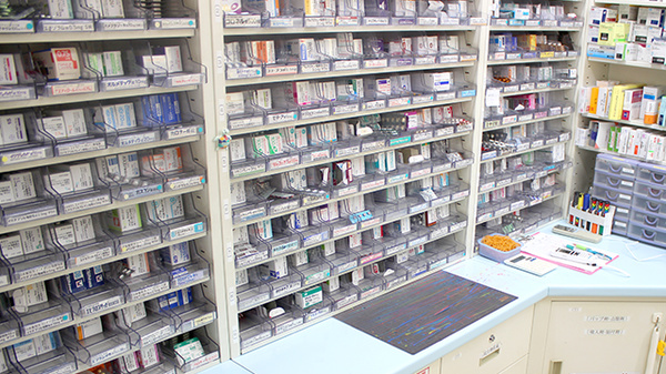 コスモ調剤薬局　磐梯町店の薬棚