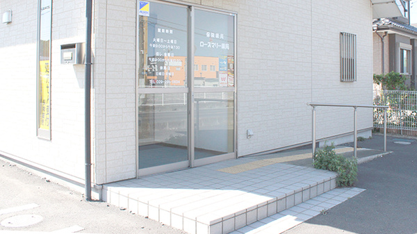 ローズマリー薬局の入口