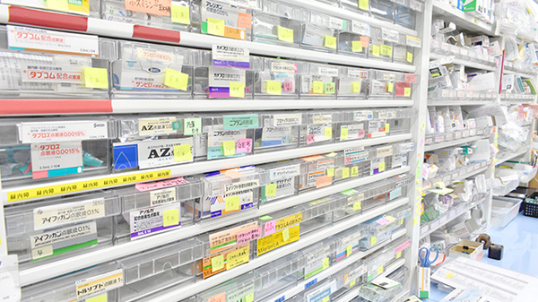 山口薬局おおつ野店の薬棚