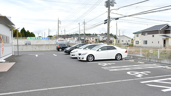 山口薬局おおつ野店の駐車場