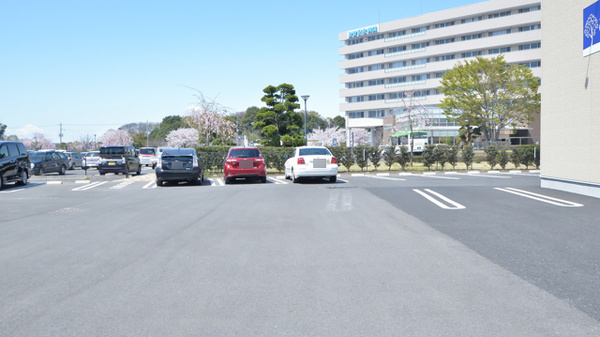あやめ薬局古河店の駐車場