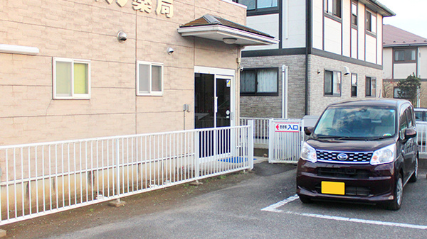 スバル薬局の入口