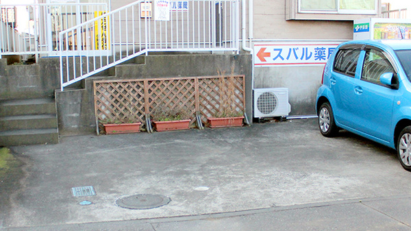 スバル薬局の駐車場