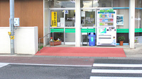 アリス薬局の入口