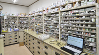 大成堂薬局中根店の薬棚