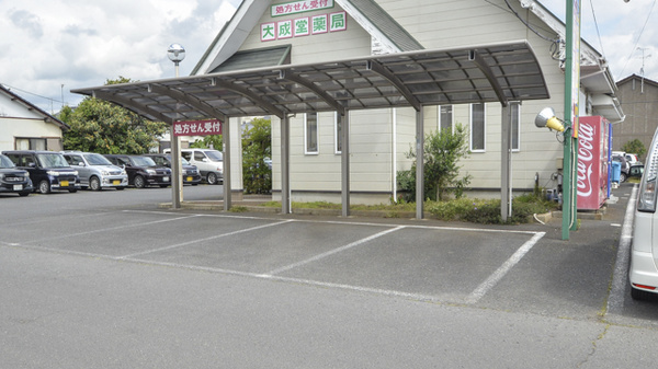 大成堂薬局中根店の駐車場