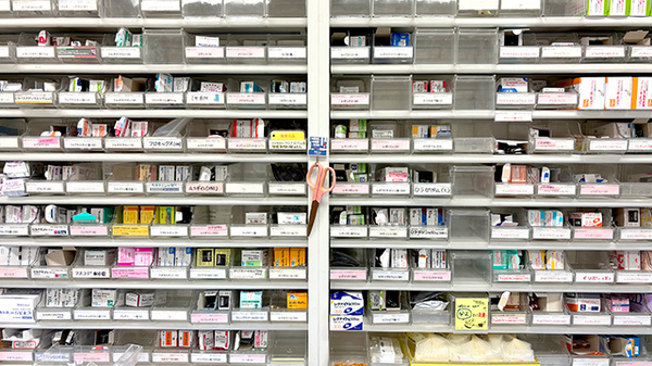 バンビ薬局ひたちなか店の薬棚