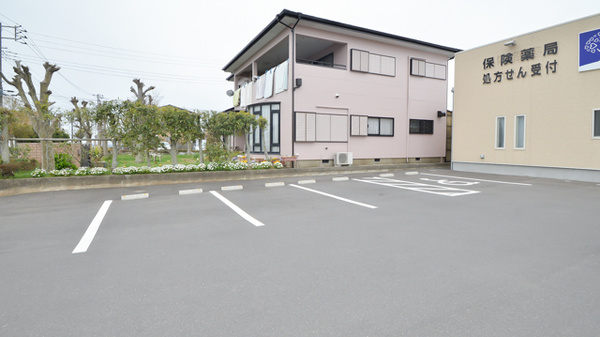 あやめ薬局鹿嶋店の駐車場