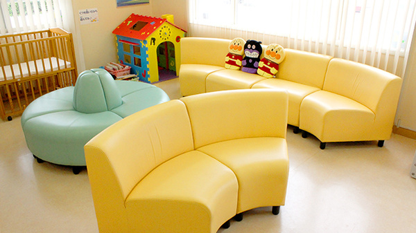 スカイ薬局新守谷店の待合スペース