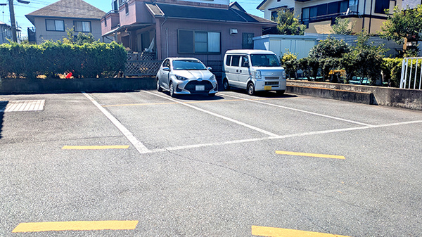 希望ヶ丘薬局の駐車場