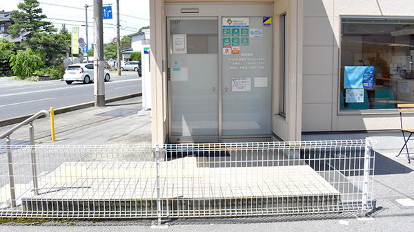 いちょう薬局の入口
