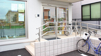 プラザ薬局雀宮店の入口