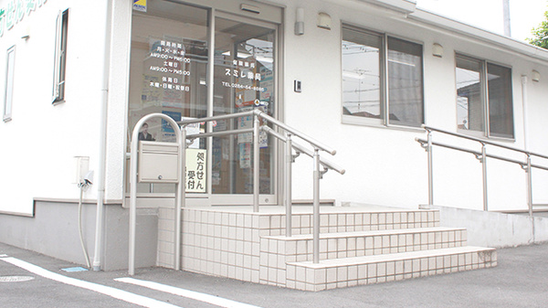 スミレ薬局の入口