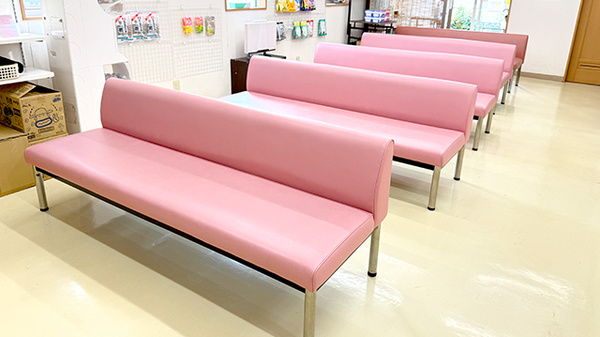 花・花薬局上高間木店の待合スペース